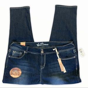 NWT Wallflower Curvy Skinny Jeans Size 24